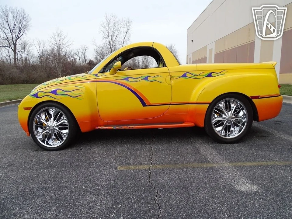 2004 Chevrolet SSR - Image 8 of 21