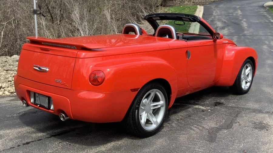 2004 Chevrolet SSR - Image 3 of 20