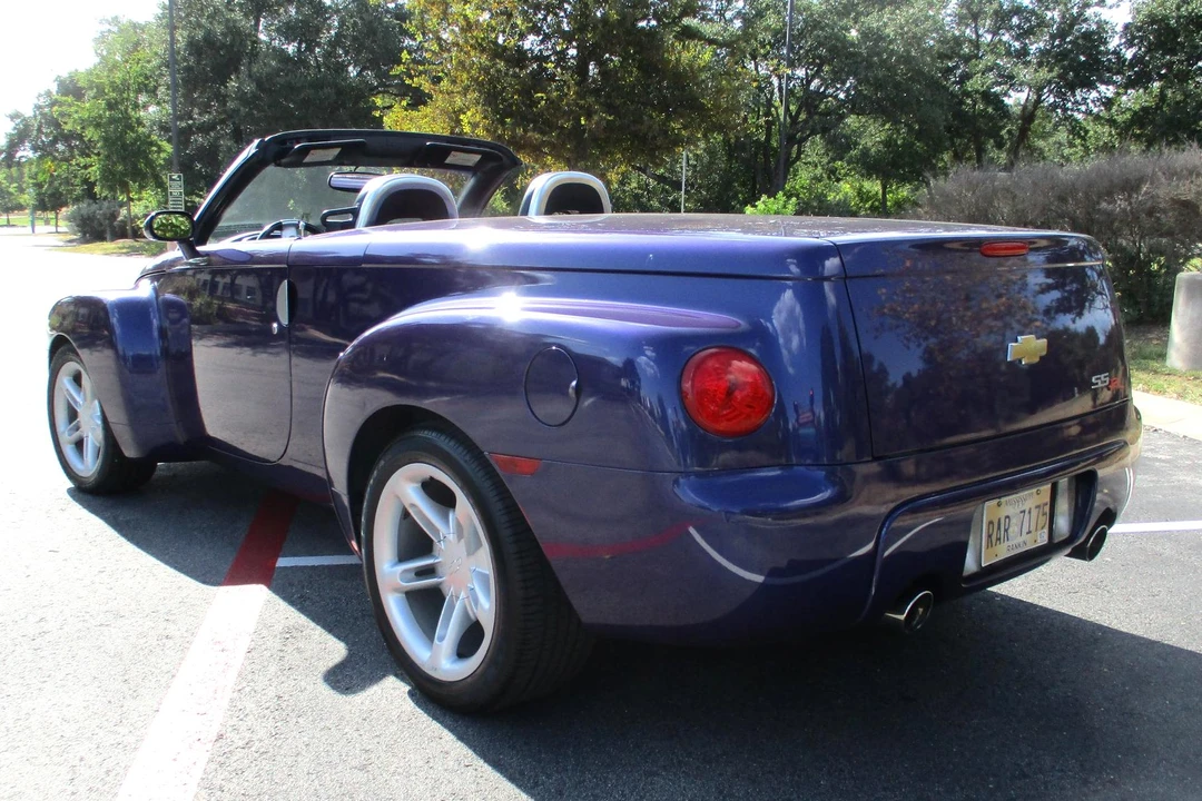 2004 Chevrolet SSR - Image 4 of 10