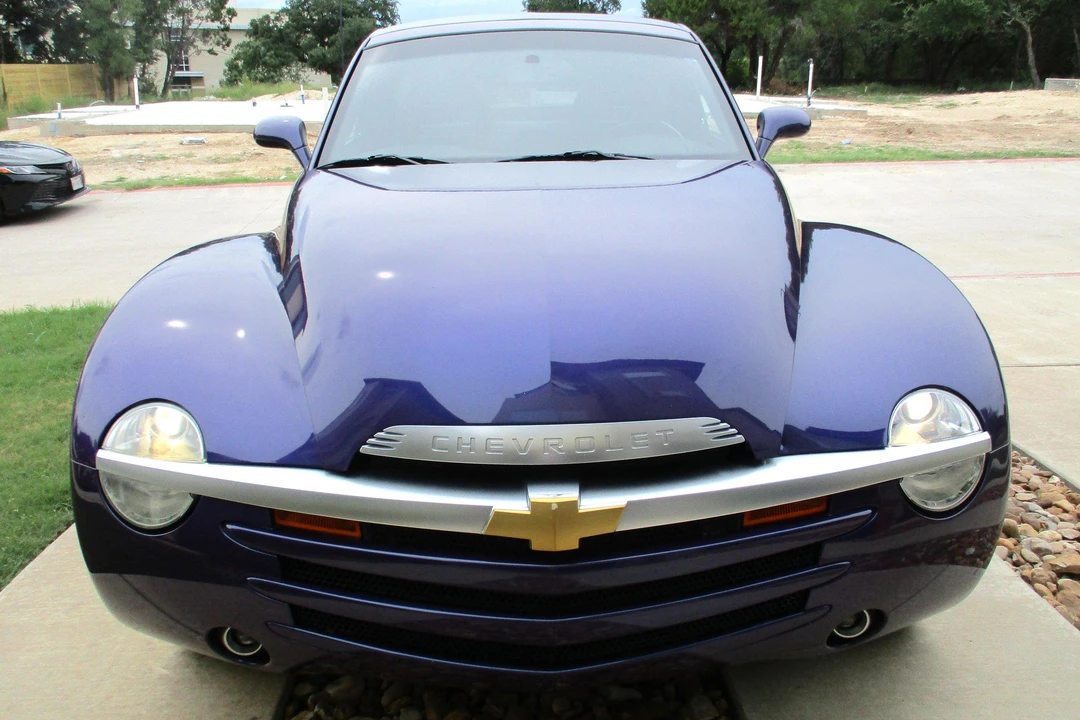 2004 Chevrolet SSR - Image 2 of 10
