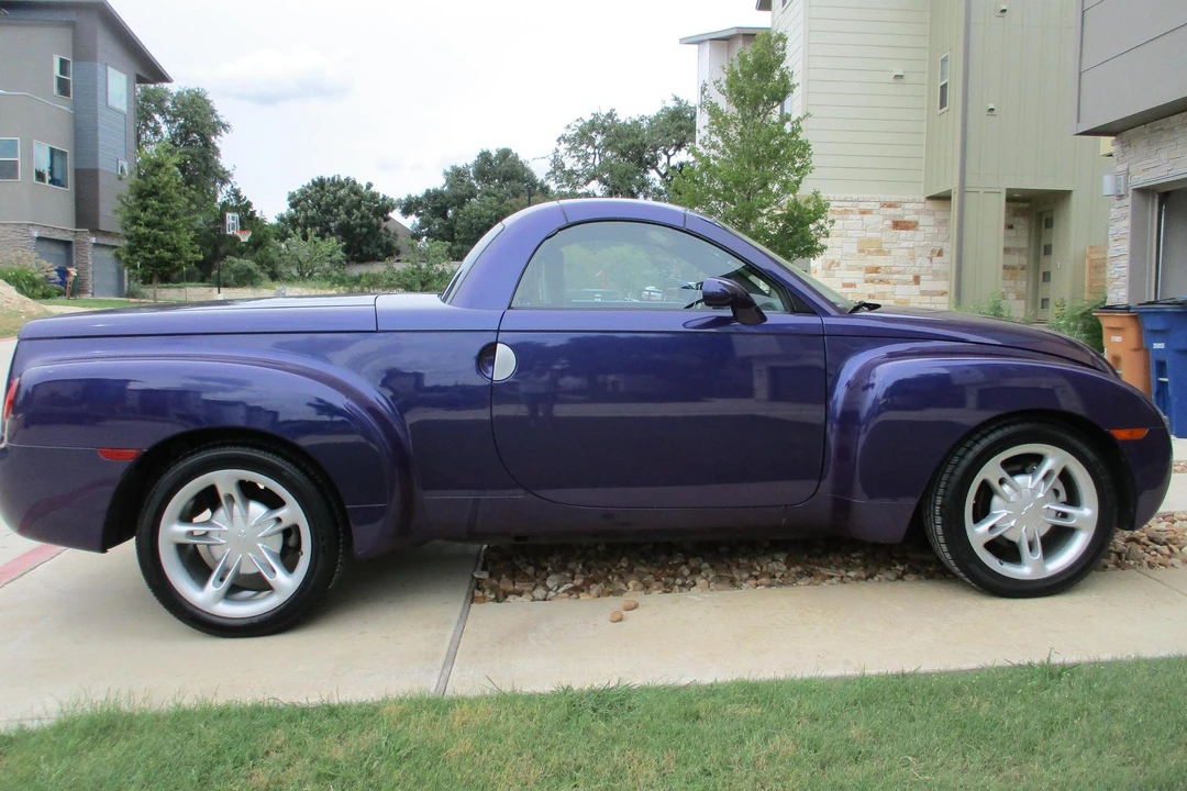 2004 Chevrolet SSR - Image 3 of 10