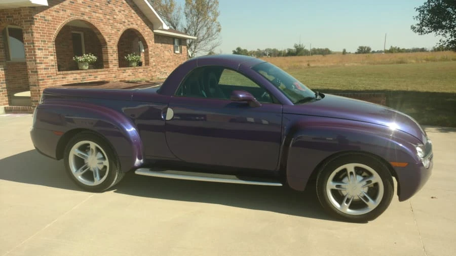 2004 Chevrolet SSR - Image 2 of 16