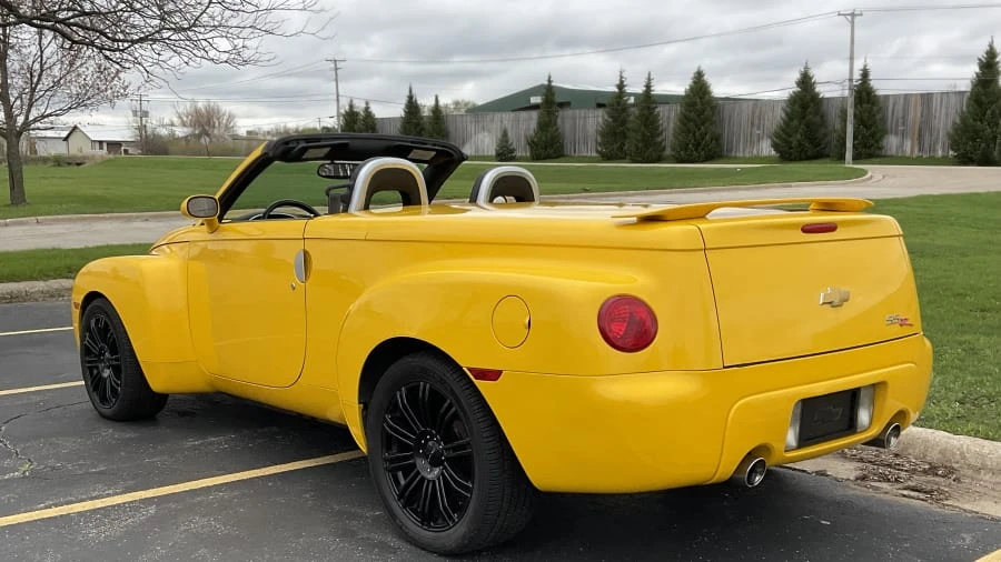 2004 Chevrolet SSR - Image 3 of 12