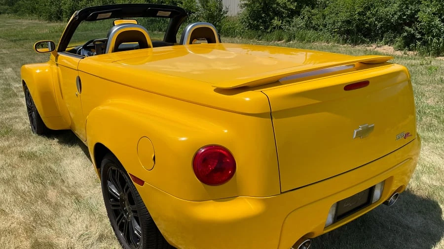 2004 Chevrolet SSR - Image 3 of 12