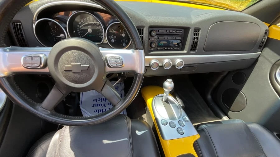 2004 Chevrolet SSR - Image 11 of 12