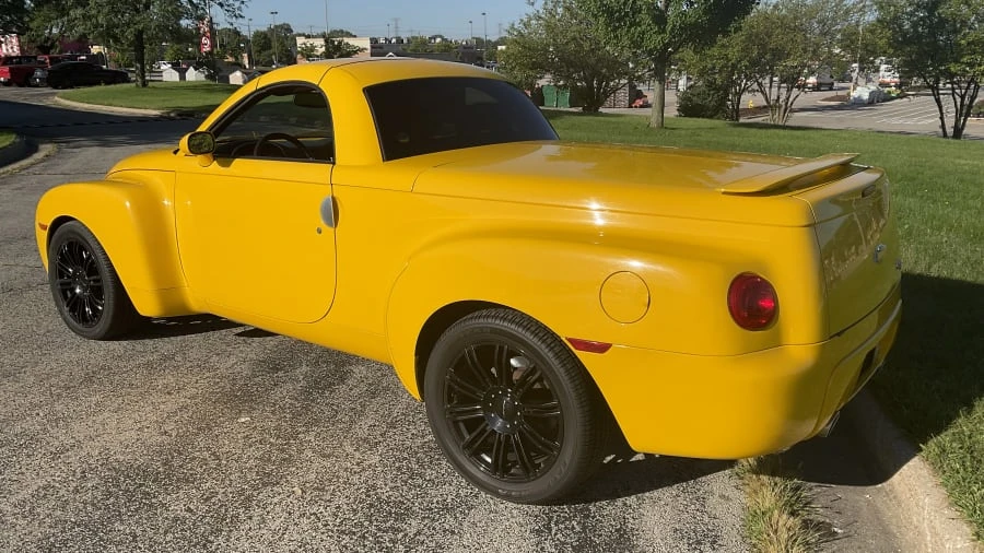2004 Chevrolet SSR - Image 12 of 15