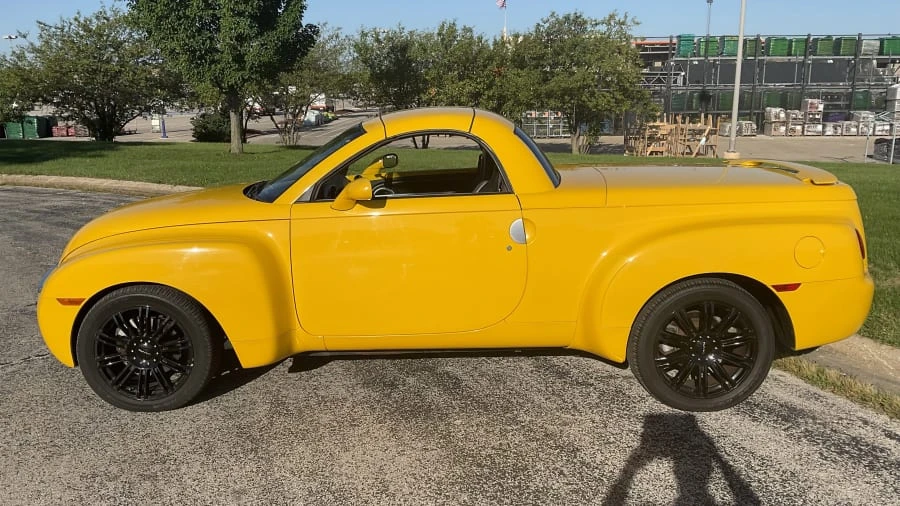 2004 Chevrolet SSR - Image 13 of 15