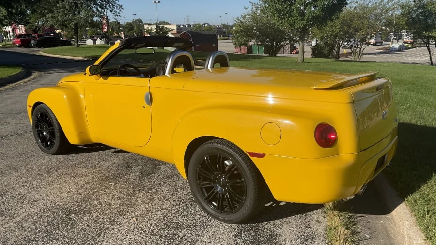 2004 Chevrolet SSR - Image 14 of 15