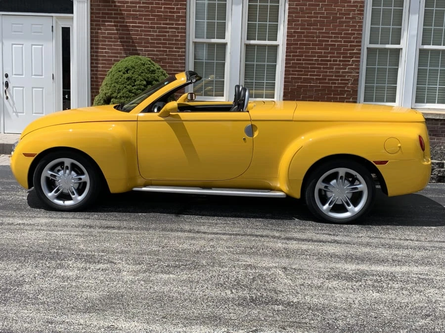 2004 Chevrolet SSR - Image 2 of 10