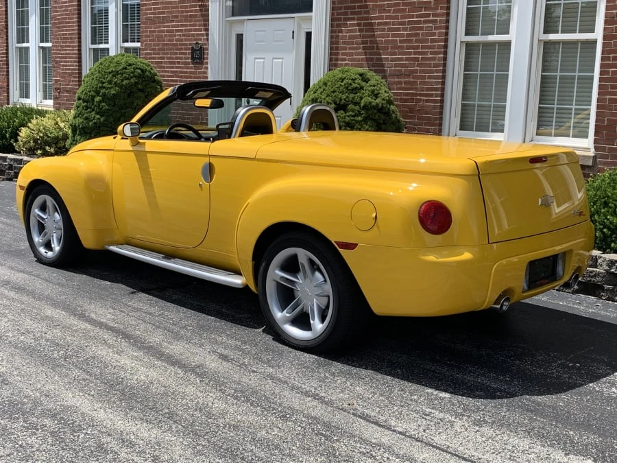 2004 Chevrolet SSR - Image 3 of 10