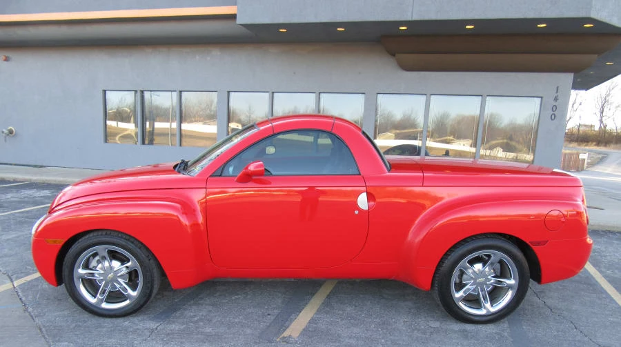 2004 Chevrolet SSR - Image 2 of 8