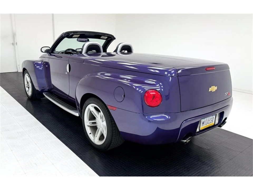 2004 Chevrolet SSR - Image 6 of 31