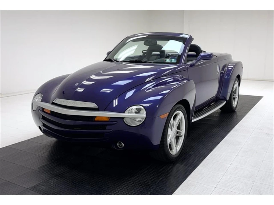 2004 Chevrolet SSR - Image 2 of 31