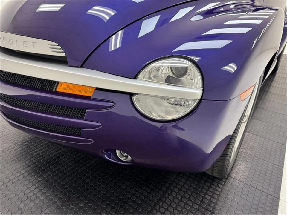 2004 Chevrolet SSR - Image 13 of 31