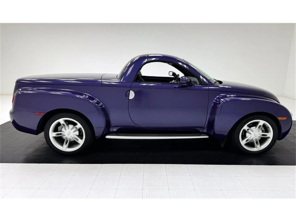 2004 Chevrolet SSR - Image 9 of 31