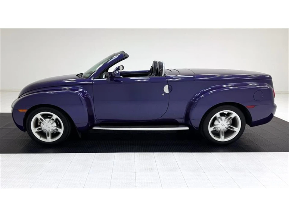 2004 Chevrolet SSR - Image 4 of 31