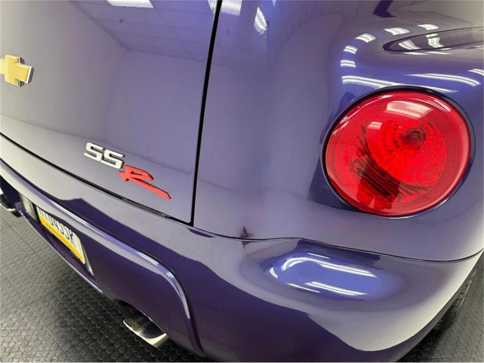 2004 Chevrolet SSR - Image 25 of 31