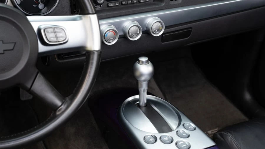 2004 Chevrolet SSR - Image 28 of 31