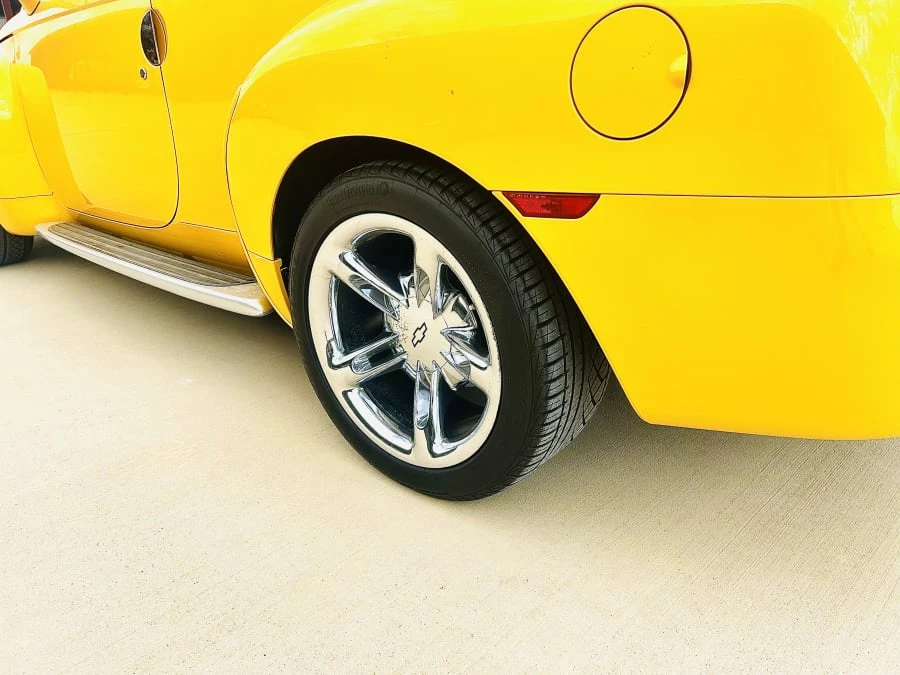 2004 Chevrolet SSR - Image 15 of 31