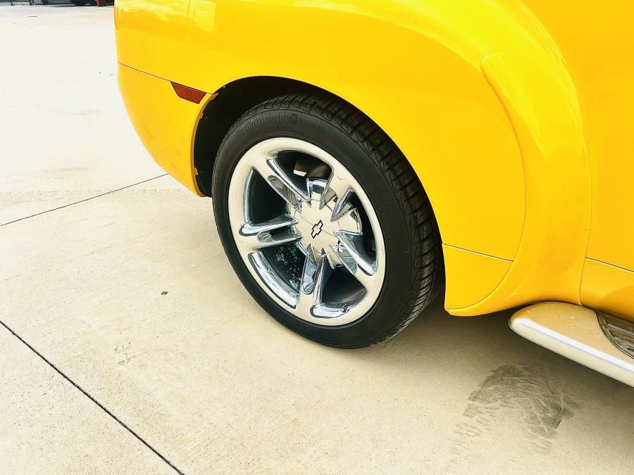 2004 Chevrolet SSR - Image 14 of 31