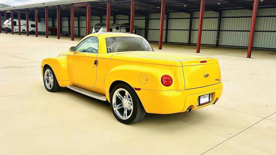 2004 Chevrolet SSR - Image 12 of 31