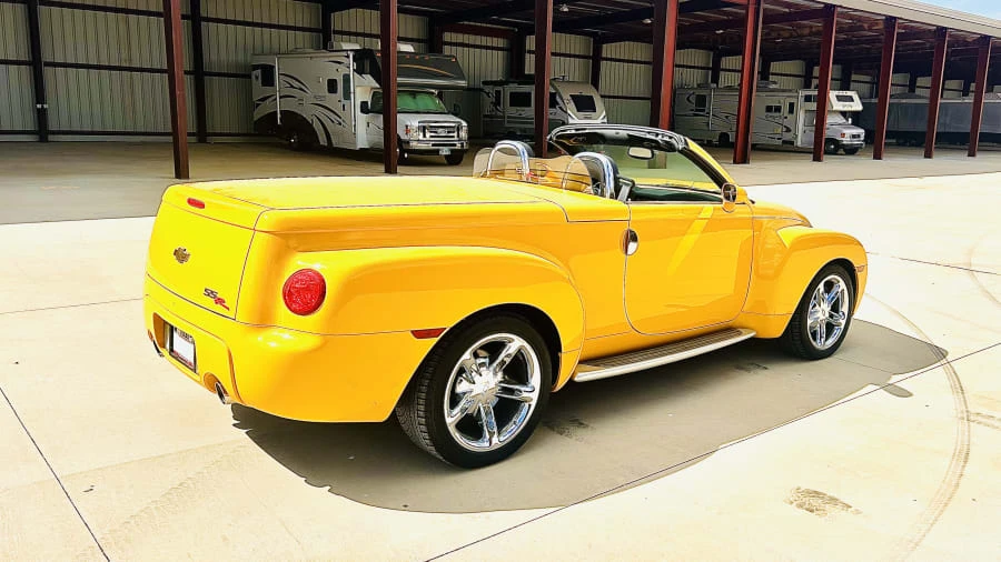 2004 Chevrolet SSR - Image 3 of 31