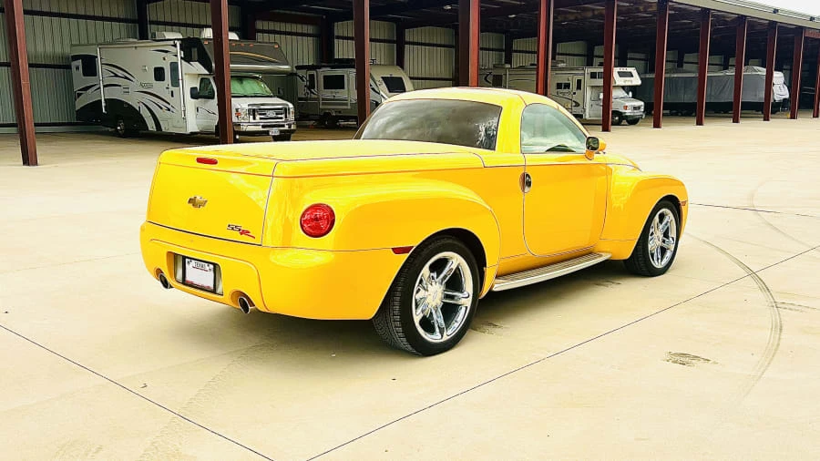 2004 Chevrolet SSR - Image 11 of 31