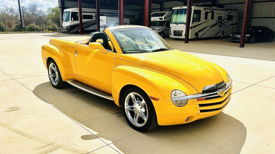 2004 Chevrolet SSR - Image 7 of 31
