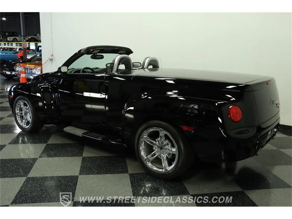 2004 Chevrolet SSR - Image 7 of 31