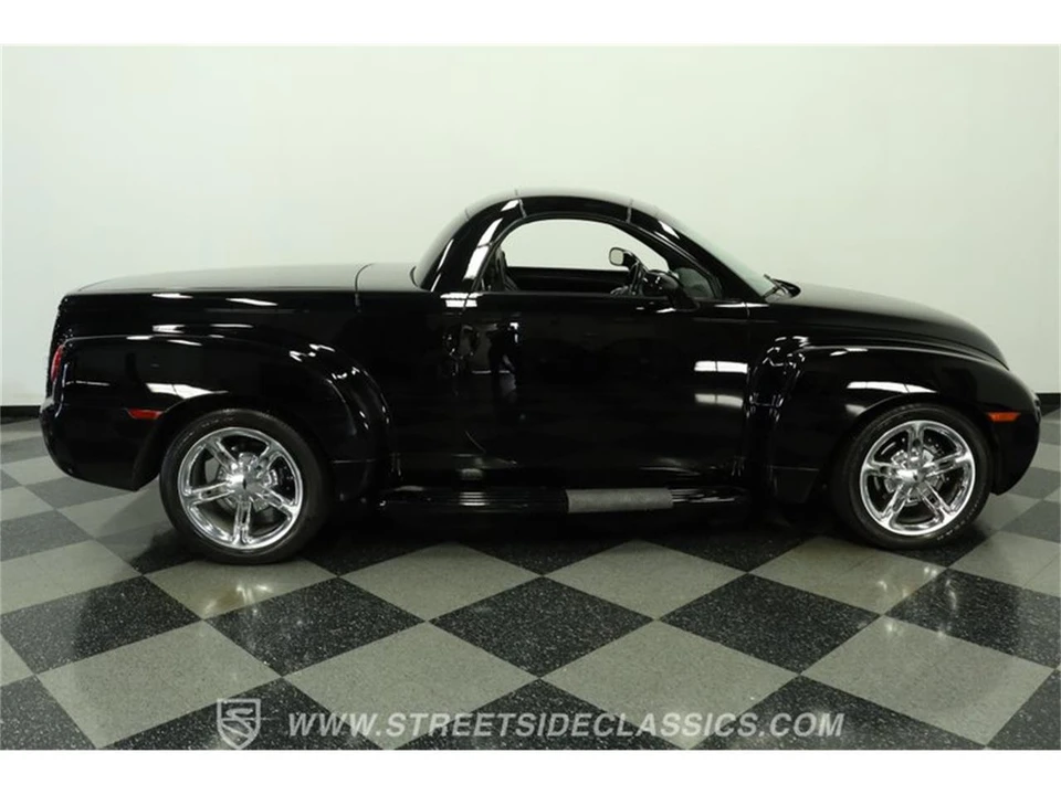 2004 Chevrolet SSR - Image 13 of 31