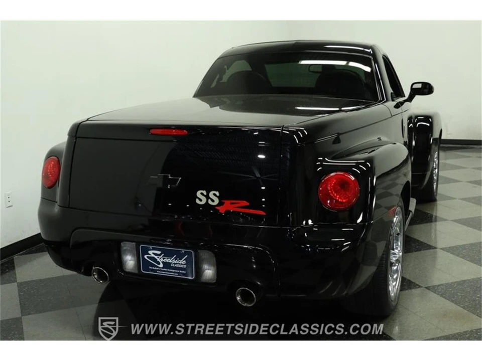 2004 Chevrolet SSR - Image 10 of 31