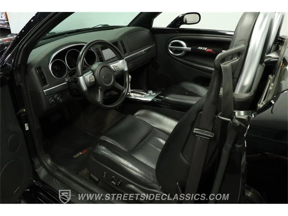 2004 Chevrolet SSR - Image 4 of 31