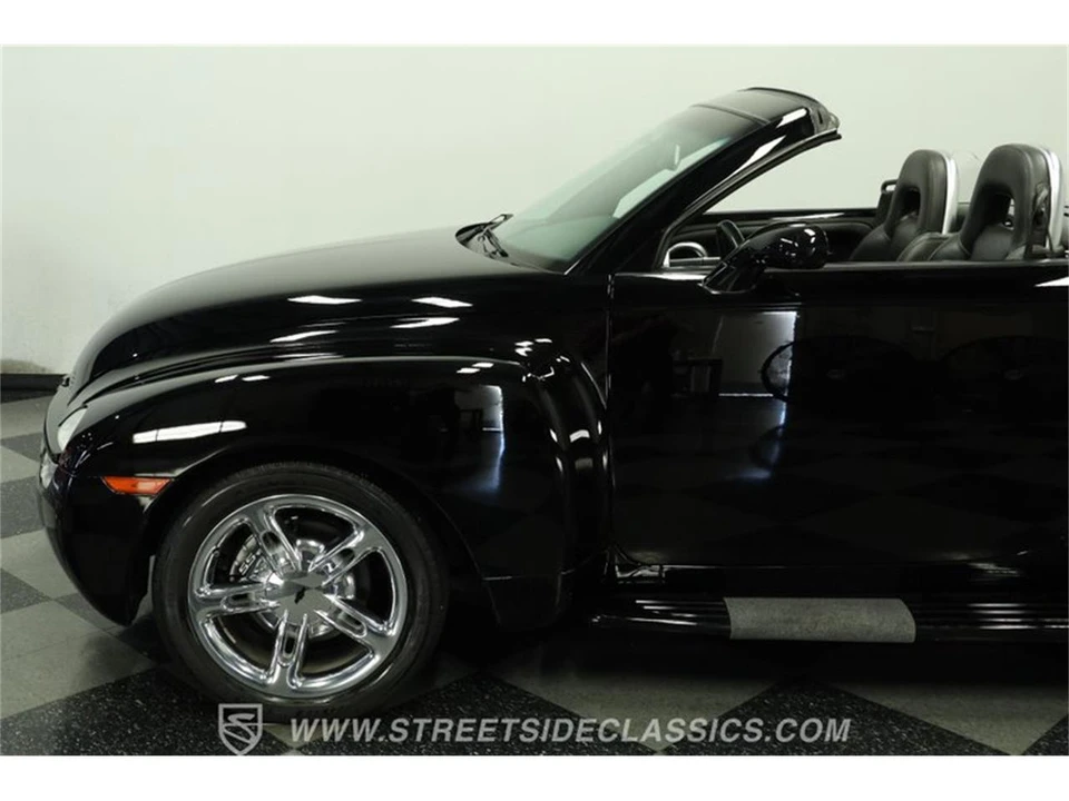 2004 Chevrolet SSR - Image 23 of 31