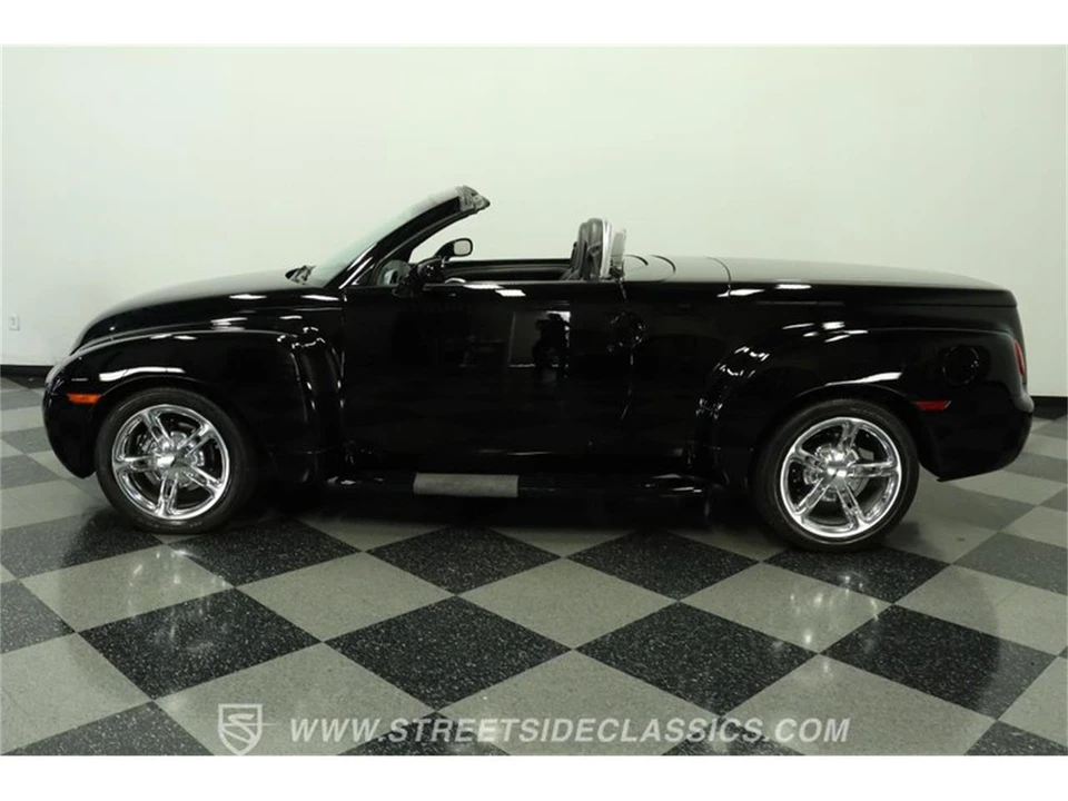 2004 Chevrolet SSR - Image 2 of 31