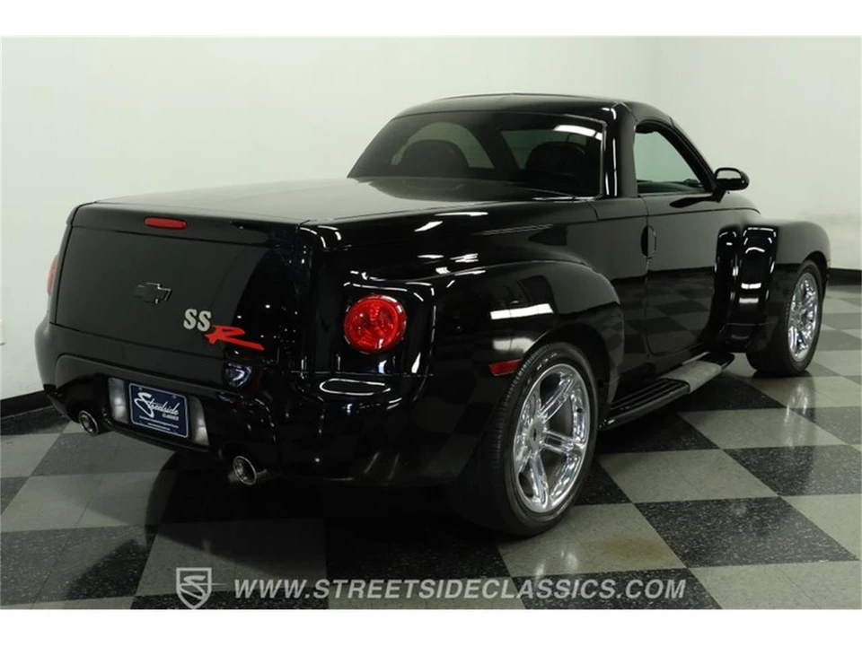 2004 Chevrolet SSR - Image 11 of 31