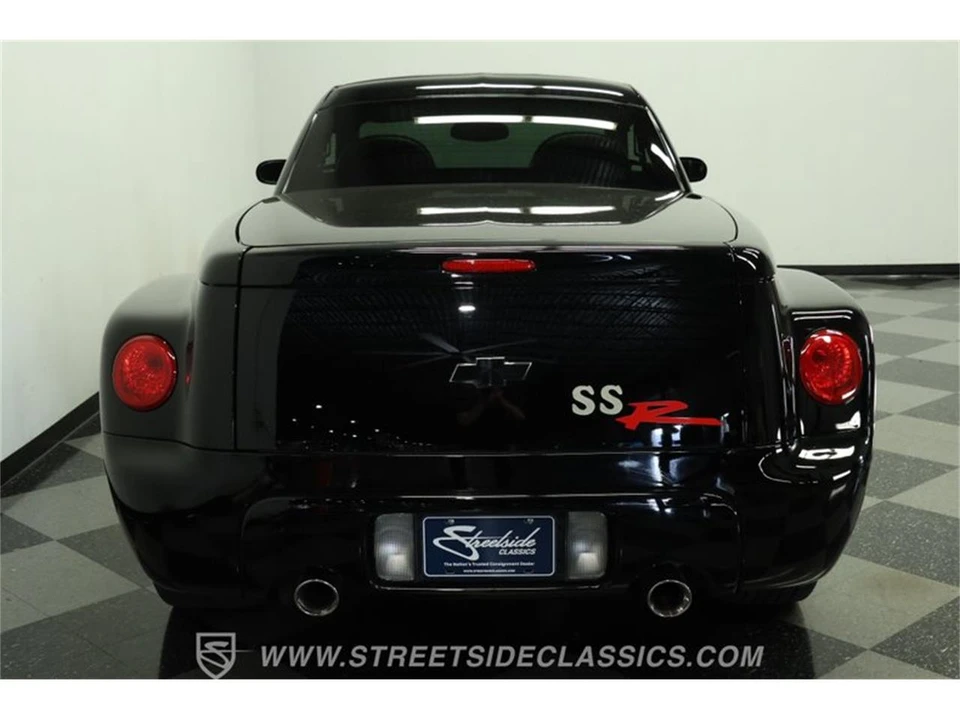 2004 Chevrolet SSR - Image 9 of 31