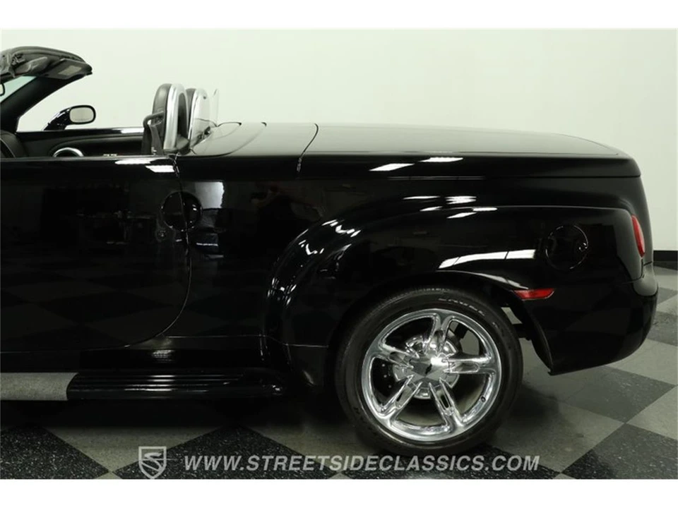 2004 Chevrolet SSR - Image 24 of 31