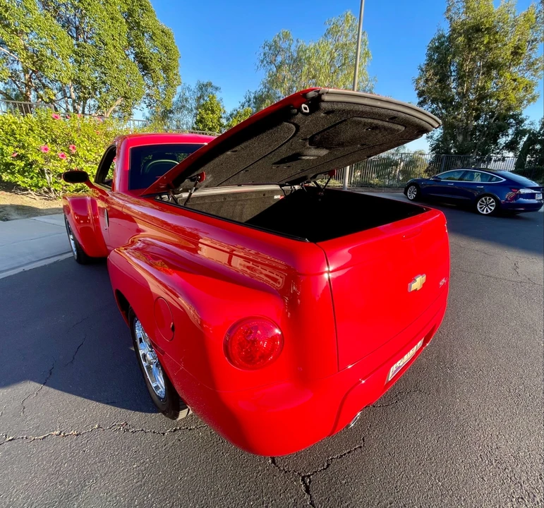2004 Chevrolet SSR - Image 9 of 24