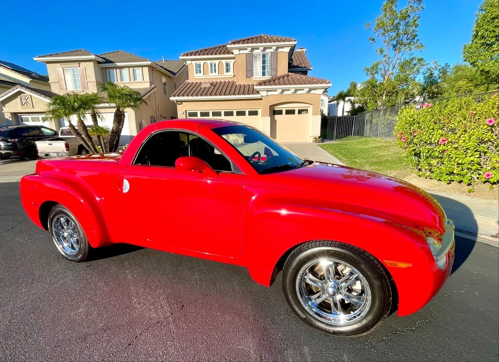 2004 Chevrolet SSR - Image 3 of 24