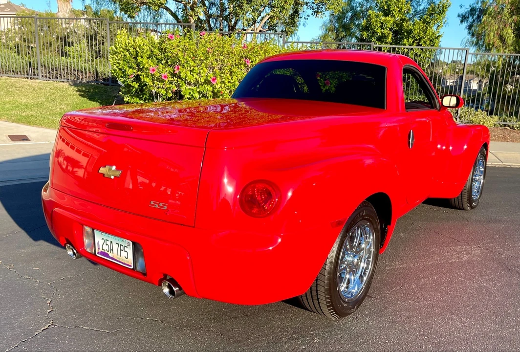 2004 Chevrolet SSR - Image 2 of 24
