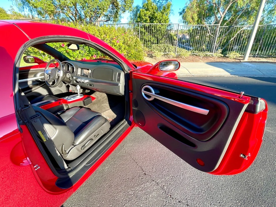 2004 Chevrolet SSR - Image 10 of 24