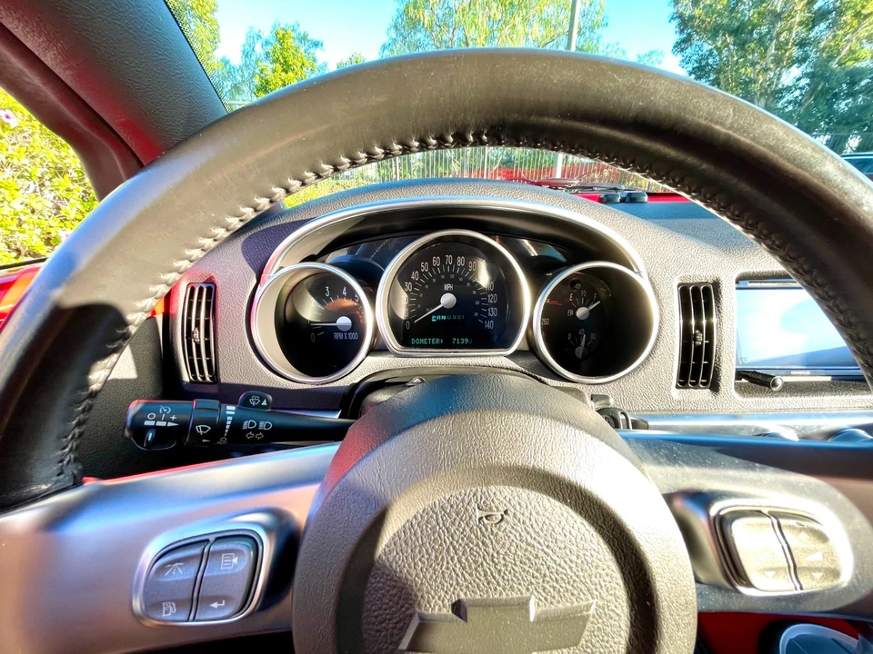 2004 Chevrolet SSR - Image 14 of 24
