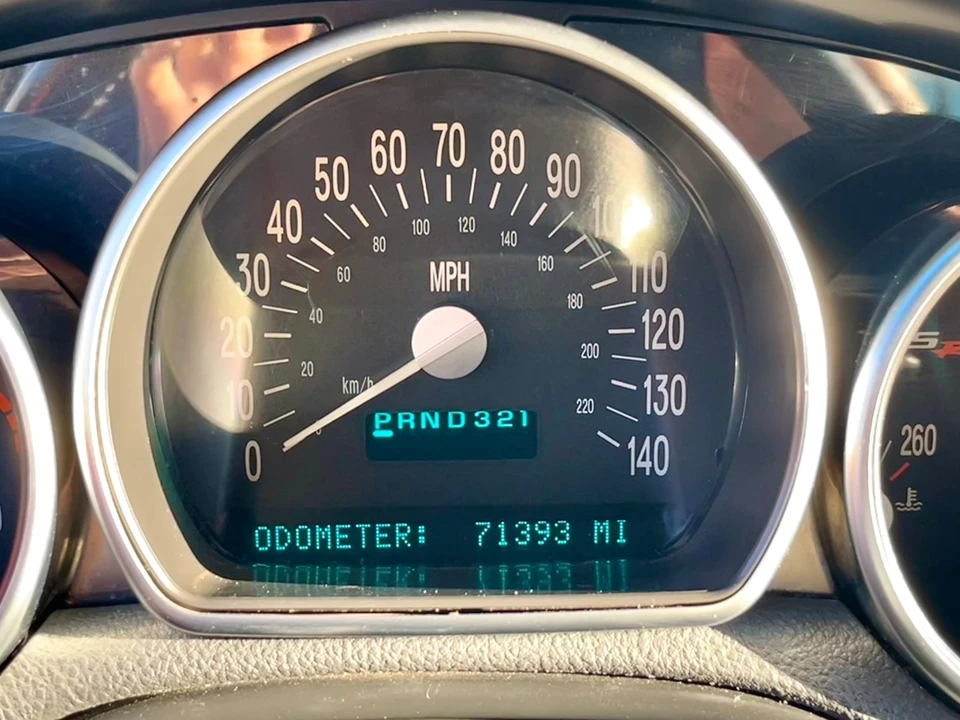 2004 Chevrolet SSR - Image 15 of 24
