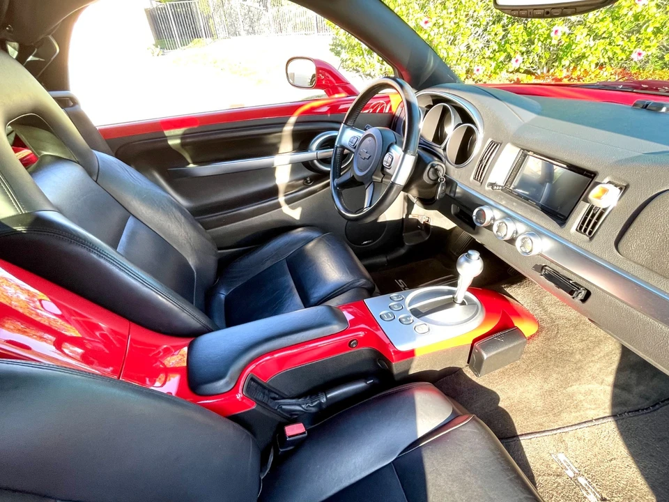 2004 Chevrolet SSR - Image 12 of 24