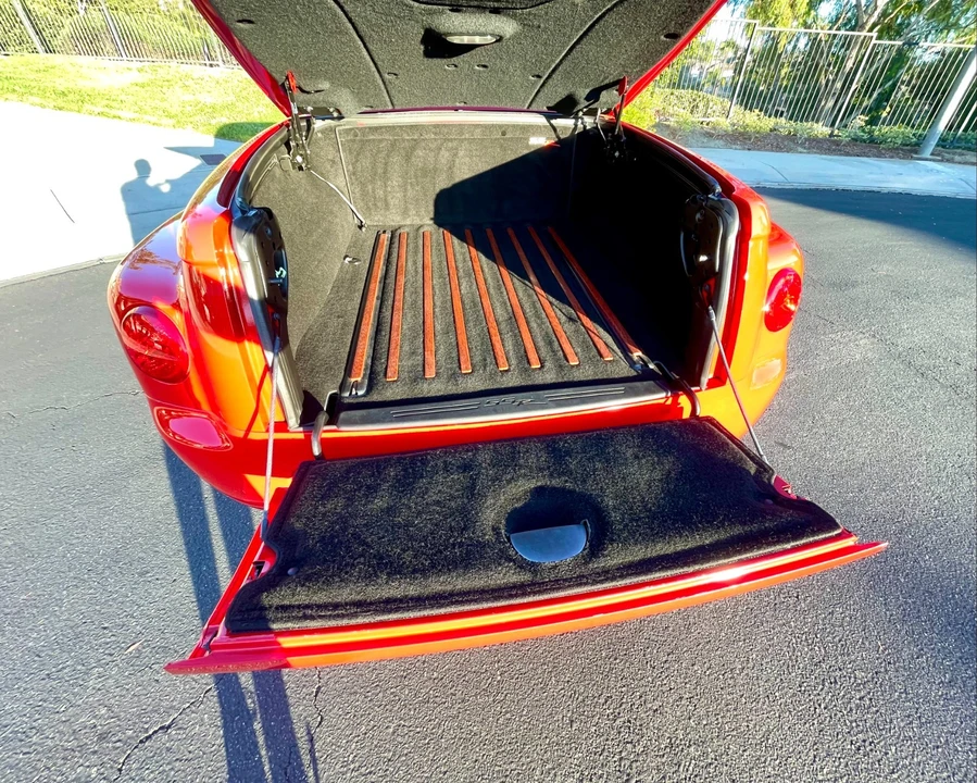 2004 Chevrolet SSR - Image 19 of 24
