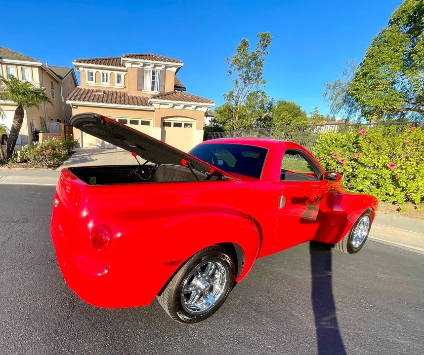 2004 Chevrolet SSR - Image 8 of 24
