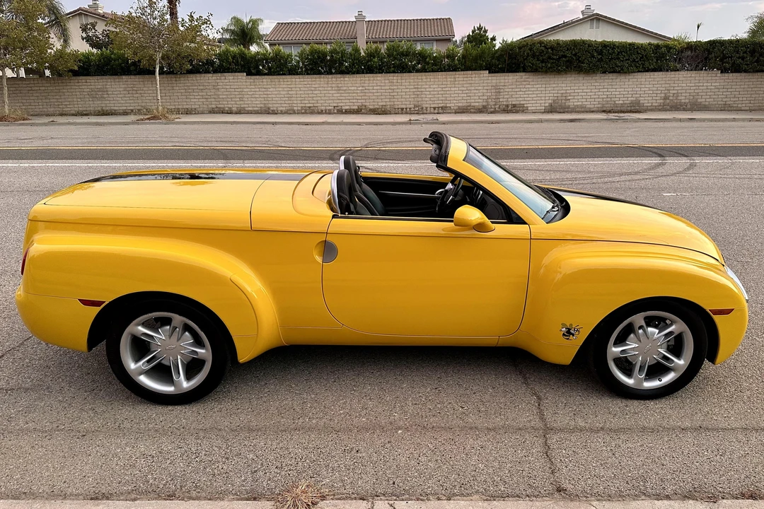 2004 Chevrolet SSR - Image 3 of 31