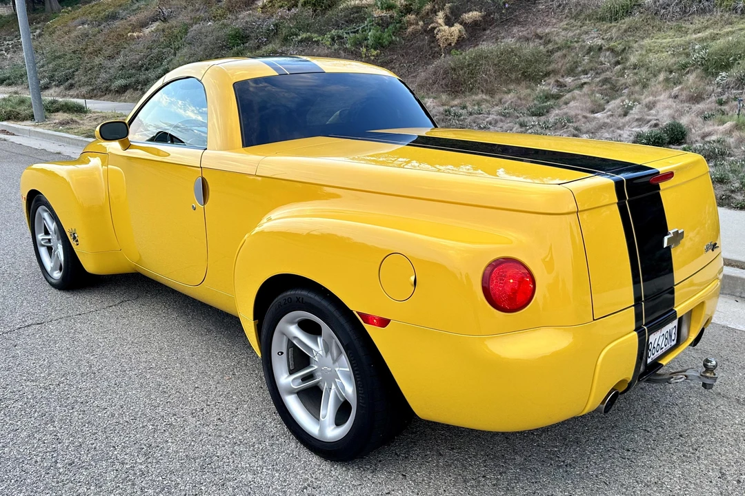 2004 Chevrolet SSR - Image 4 of 31
