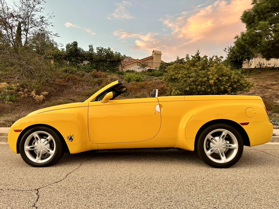 2004 Chevrolet SSR - Image 10 of 31