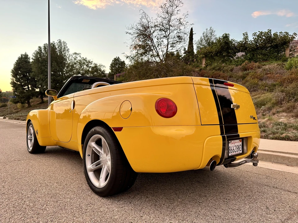 2004 Chevrolet SSR - Image 13 of 31